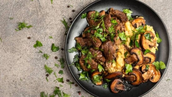 Lentil & Mushroom Christmas Roast (Freepik)