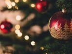 Christmas Eve 2025: 15 heartwarming greetings, wishes, messages to share with family and friends(Unsplash)