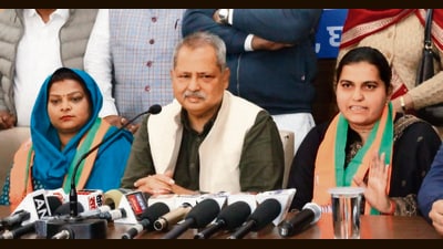 (From left) Ward No. 16 councillor Poonam, Chandigarh BJP president Jatinder Pal Malhotra and Ward No. 4 councillor Suman Sharma during a press conference on Wednesday. (Sanjeev Sharma/HT) (From left) Ward No. 16 councillor Poonam, Chandigarh BJP president Jatinder Pal Malhotra and Ward No. 4 councillor Suman Sharma during a press conference on Wednesday. (Sanjeev Sharma/HT)