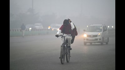 Gurugram logged 14 poor AQI days so far this month. IMD forecasts slight easing of cold but continued smog across NCR. (Parveen Kumar/HT) Gurugram logged 14 poor AQI days so far this month. IMD forecasts slight easing of cold but continued smog across NCR. (Parveen Kumar/HT)