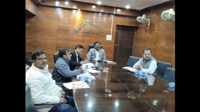 Jharkhand CEO K Ravi Kumar meets officials on Wednesday (HT PHOTO) Jharkhand CEO K Ravi Kumar meets officials on Wednesday (HT PHOTO)