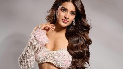 శివాజీకి నిధి అగర్వాల్ కౌంటర్.. బాధితురాలినే నిందిస్తే ఎలా అంటూ పోస్ట్ శివాజీకి నిధి అగర్వాల్ కౌంటర్.. బాధితురాలినే నిందిస్తే ఎలా అంటూ పోస్ట్
