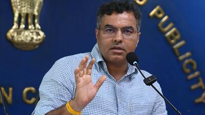 PWD minister Parvesh Verma said instructions have been issued to prepare four model stretches initially. (Vipin Kumar/Hindustan Times) PWD minister Parvesh Verma said instructions have been issued to prepare four model stretches initially. (Vipin Kumar/Hindustan Times)