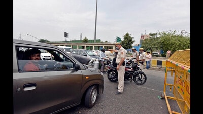 Police may impose one-way diversions and have identified temporary parking spots as joint enforcement with local police is finalised. (HT Archive) Police may impose one-way diversions and have identified temporary parking spots as joint enforcement with local police is finalised. (HT Archive)