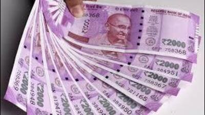 The police recovered 55 counterfeit ₹2,000 notes from the right pocket of Jagtar Singh’s trousers and 10 counterfeit ₹2,000 notes from the left pocket of Kanwar Vikram Singh’s trousers. (HT Photo for representation) The police recovered 55 counterfeit ₹2,000 notes from the right pocket of Jagtar Singh’s trousers and 10 counterfeit ₹2,000 notes from the left pocket of Kanwar Vikram Singh’s trousers. (HT Photo for representation)
