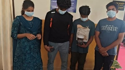 డ్రగ్స్ విక్రయిస్తున్న నలుగురు అరెస్ట్
