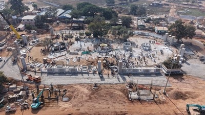 <p>రూ.251 కోట్లతో మేడారం అభివృద్ధికి తెలంగాణ ప్రభుత్వం శ్రీకారం చుట్టిన సంగతి తెలిసిందే. డెడ్ లైన్ విధించి మరీ…అత్యంత వేగంగా పనులు జరిగేలా చర్యలు చేపట్టింది. </p> 