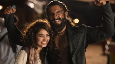 Ranveer Singh and Sara Arjun are the lead actors in Dhurandhar. Ranveer Singh and Sara Arjun are the lead actors in Dhurandhar.
