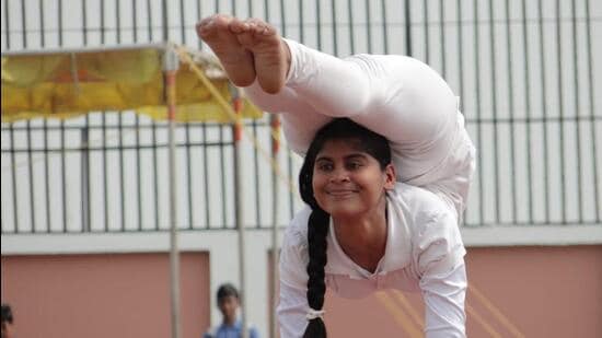 Aarti Pal in action at a yogasana event. (HT)