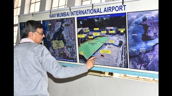 Providing technical details, M M Vaidya, scientist ‘D’ at CWPRS’s Mumbai port model division, said that the site posed unusual challenges. (MAHENDRA KOLHE/ HT)