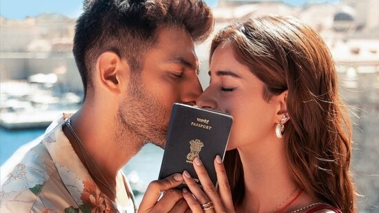 Tu Meri Main Tera Main Tera Tu Meri stars Kartik Aaryan and Ananya Panday.