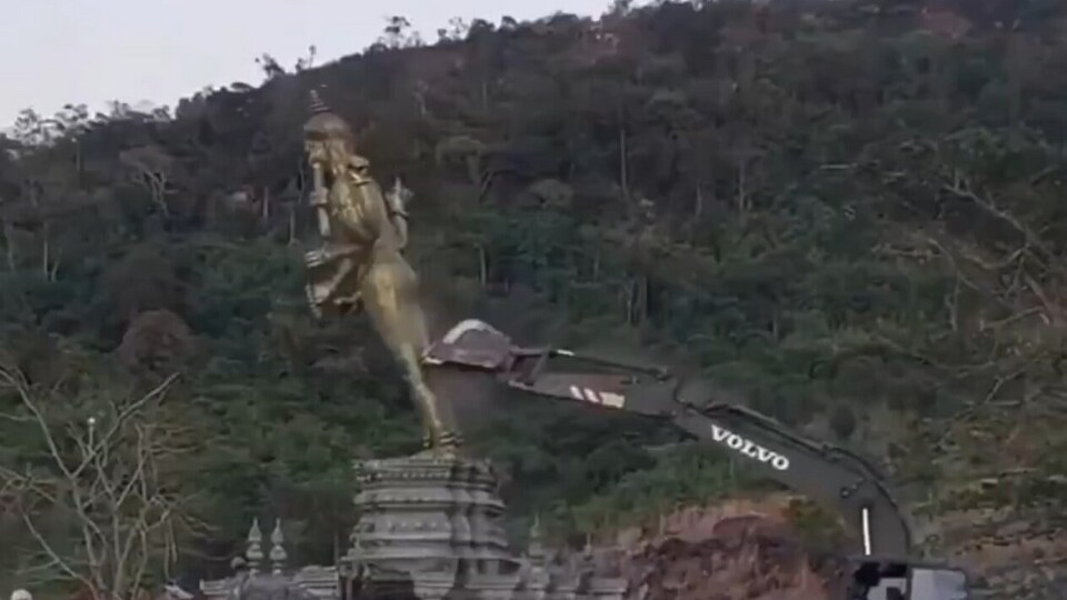 সংঘাতের আবহে থাইল্যান্ড-কম্বোডিয়া সীমান্তে ভাঙা হল বিষ্ণুমূর্তি! অবস্থান স্পষ্ট করে দিল দিল্লি (X)