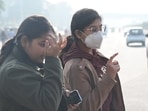 Commuters use face masks to avoid air pollution.