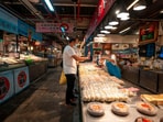 Vendors on the street came together to support Zhang Jianwu.