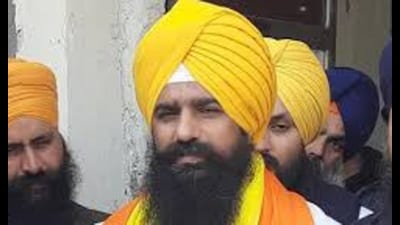 Akal Takht acting jathedar, Giani Kuldeep Singh Gargaj, has called a meeting of Sikh clergy on December 28 to discuss the issue Akal Takht acting jathedar, Giani Kuldeep Singh Gargaj, has called a meeting of Sikh clergy on December 28 to discuss the issue