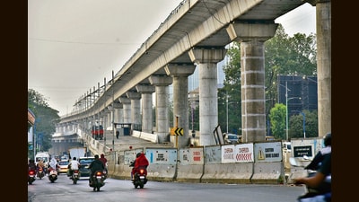 In central Pune, frustration is mounting over delays in the Shivajinagar double-decker flyover, being executed by the Pune Metropolitan Region Development Authority (PMRDA). (MAHENDRA KOLHE/ HT) In central Pune, frustration is mounting over delays in the Shivajinagar double-decker flyover, being executed by the Pune Metropolitan Region Development Authority (PMRDA). (MAHENDRA KOLHE/ HT)