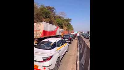 In contrast, deaths due to road accidents fell from 14,185 last year to 14,066 this year, a reduction of 119 fatalities or 0.83%. (HT) In contrast, deaths due to road accidents fell from 14,185 last year to 14,066 this year, a reduction of 119 fatalities or 0.83%. (HT)