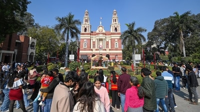 People flock at Delhi's Sacred Heart Cathedral Church in Gol Dak Khana on Thursday to celebrate Christmas. (Sanchit Khanna/Hindustan Times) People flock at Delhi's Sacred Heart Cathedral Church in Gol Dak Khana on Thursday to celebrate Christmas. (Sanchit Khanna/Hindustan Times)