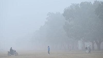 Reduced visibility amid foggy conditions in Delhi over the past week. (Arvind Yadav/HT Photo) Reduced visibility amid foggy conditions in Delhi over the past week. (Arvind Yadav/HT Photo)