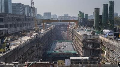 The stop-work notice was issued by the BMC to contractors at the construction site on Wednesday. (Satish Bate/ Hindustan Times) The stop-work notice was issued by the BMC to contractors at the construction site on Wednesday. (Satish Bate/ Hindustan Times)
