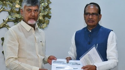 కేంద్ర మంత్రి శివరాజ్ సింగ్ చౌహాన్ తో సీఎం చంద్రబాబు కేంద్ర మంత్రి శివరాజ్ సింగ్ చౌహాన్ తో సీఎం చంద్రబాబు