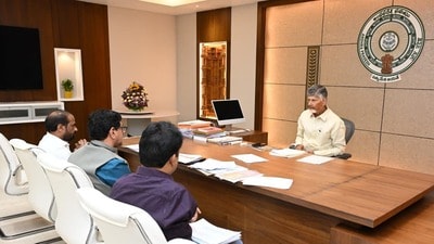 సమీక్షలో చంద్రబాబు సమీక్షలో చంద్రబాబు