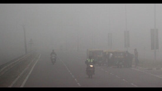 Visibility, which was relatively better in the early morning, dropped to 200 metres between 8.30 am and 11.30 am. When visibility falls between 50 metres to 200 metres, the fog is classified as dense. (SANJEEV SHARMA/HT)