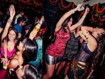 People partying (@jummaakiraat (Instagram))