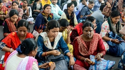 আগামী ৭ জানুয়ারি একাদশ-দ্বাদশ শ্রেণির শিক্ষক নিয়োগের মেধাতালিকা বা প্যানেল প্রকাশিত নাও হতে পারে। (ছবিটি প্রতীকী, সৌজন্যে এএনআই) আগামী ৭ জানুয়ারি একাদশ-দ্বাদশ শ্রেণির শিক্ষক নিয়োগের মেধাতালিকা বা প্যানেল প্রকাশিত নাও হতে পারে। (ছবিটি প্রতীকী, সৌজন্যে এএনআই)