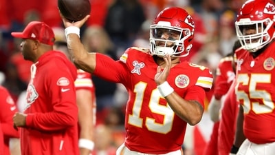 Chris Oladokun #19 of the Kansas City Chiefs warms up prior to the game against the Denver Broncos (Getty Images via AFP) Chris Oladokun #19 of the Kansas City Chiefs warms up prior to the game against the Denver Broncos (Getty Images via AFP)