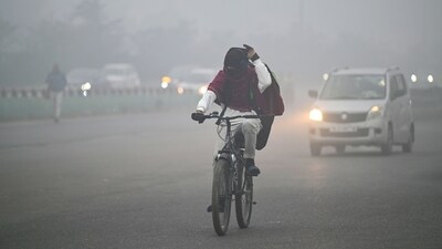Jahangirpuri and Anand Vihar recorded an AQI of 395, highest amongst all 40 stations. (Parveen Kumar/HT) Jahangirpuri and Anand Vihar recorded an AQI of 395, highest amongst all 40 stations. (Parveen Kumar/HT)