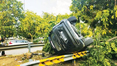 In all, 108 bikers, 32 pedestrians and 13 cyclists lost their lives on district roads since January this year (HT Photo) In all, 108 bikers, 32 pedestrians and 13 cyclists lost their lives on district roads since January this year (HT Photo)