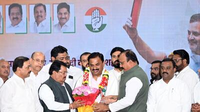 Mumbai, India. Dec 26, 2025 - Prashant Jagtap, President of the Pune National Congress Party (NCP), Sharad Pawar faction, and former Mayor of Pune, joined the Congress party in the presence of Maharashtra State Congress President Harshwardhan Sakpal, Congress leader Viajay Wadattiwar, and other leaders at Tilak Bhavan in Mumbai, India. Dec 26, 2025. (Photo by Raju Shinde/HT Photo) (Raju Shinde) Mumbai, India. Dec 26, 2025 - Prashant Jagtap, President of the Pune National Congress Party (NCP), Sharad Pawar faction, and former Mayor of Pune, joined the Congress party in the presence of Maharashtra State Congress President Harshwardhan Sakpal, Congress leader Viajay Wadattiwar, and other leaders at Tilak Bhavan in Mumbai, India. Dec 26, 2025. (Photo by Raju Shinde/HT Photo) (Raju Shinde)
