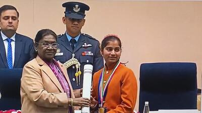 President Droupadi Murmu conferring Pradhan Mantri Rashtriya Bal Puraskar on Pooja Pal in New Delhi on December 26. (Sourced) President Droupadi Murmu conferring Pradhan Mantri Rashtriya Bal Puraskar on Pooja Pal in New Delhi on December 26. (Sourced)