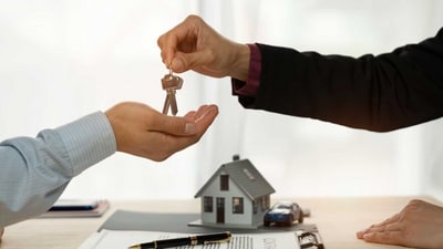 With 2026 nearing, homeowners can benefit from evaluating home loan balance transfers. (Grihashakti ) With 2026 nearing, homeowners can benefit from evaluating home loan balance transfers. (Grihashakti )
