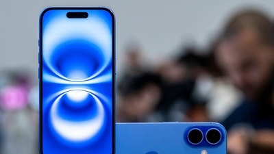 The Apple iPhone 16 is now available at a discounted price on Flipkart. (Bloomberg) The Apple iPhone 16 is now available at a discounted price on Flipkart. (Bloomberg)
