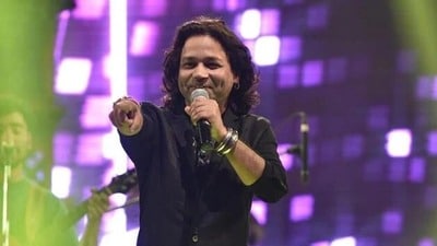 বেপরোয়া দর্শকদের ধমকে থামালেন কৈলাস খের