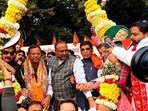 Uttar Pradesh BJP president Pankaj Chaudhary being welcomed on his arrival in Agra on Saturday evening. (HT Photo)