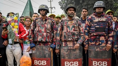 DN Chatterjee said that the security situation in Bangladesh is “terrible" and accused the Muhammad Yunus-led interim government of being “inactive” through such volatile times. (File Photo/REUTERS)