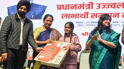 Chief minister Rekha Gupta gives a gas connection to a woman under the Pradhan Mantri Ujjwala Yojana at Thyagraj Stadium in New Delhi on Saturday. (RAJ K RAJ /HT PHOTO)