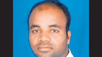 Mangesh Kalokhe, who was attacked and killed on a busy street on Friday morning, was the husband of newly elected Shiv Sena corporator Mansi Kalokhe Mangesh Kalokhe, who was attacked and killed on a busy street on Friday morning, was the husband of newly elected Shiv Sena corporator Mansi Kalokhe