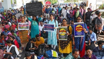 এসএসসির একাদশ-দ্বাদশের ভেরিফিকেশনে ডাক পেলেন আরও ১৫৪ জন। (ছবিটি প্রতীকী, সৌজন্যে পিটিআই) এসএসসির একাদশ-দ্বাদশের ভেরিফিকেশনে ডাক পেলেন আরও ১৫৪ জন। (ছবিটি প্রতীকী, সৌজন্যে পিটিআই)