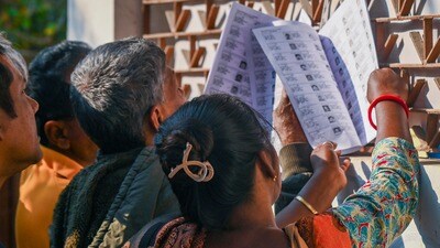 বারাসতের ৪ বারের সাংসদ কাকলি ঘোষ দস্তিদারের দুই ছেলে এবং মা ও বোনকে এসআইআর শুনানির নোটিশ পাঠানো হয়েছে। (PTI) বারাসতের ৪ বারের সাংসদ কাকলি ঘোষ দস্তিদারের দুই ছেলে এবং মা ও বোনকে এসআইআর শুনানির নোটিশ পাঠানো হয়েছে। (PTI)