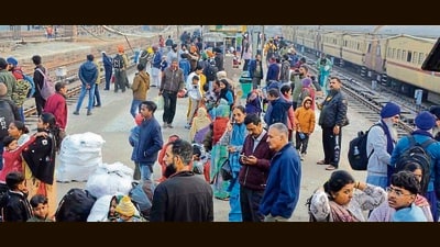 Passengers wait for trains at Ludhiana railway station on Saturday. (Manish/HT) Passengers wait for trains at Ludhiana railway station on Saturday. (Manish/HT)