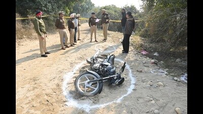 Police officials near Bilron village in Garhshankar where the accused were nabbed on Saturday. (HT photo) Police officials near Bilron village in Garhshankar where the accused were nabbed on Saturday. (HT photo)
