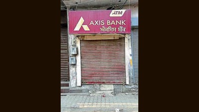 The Axis bank ATM in Kailash Nagar which was burgled during the wee hours on Saturday in Ludhiana. (HT Photo) The Axis bank ATM in Kailash Nagar which was burgled during the wee hours on Saturday in Ludhiana. (HT Photo)