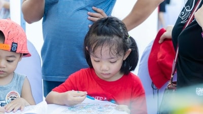 Here’s how to turn personal photos into kids’ colouring pages using this AI app. (Pexels)