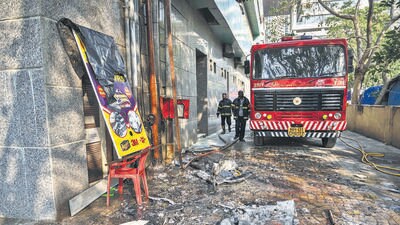 iMumbai, India - December 27, 2025: Fire broken out at Citi Mall Andheri West in Mumbai, India, on Saturday, December 27, 2025. (Photo by Satish Bate/ Hindustan Times) (Hindustan Times) iMumbai, India - December 27, 2025: Fire broken out at Citi Mall Andheri West in Mumbai, India, on Saturday, December 27, 2025. (Photo by Satish Bate/ Hindustan Times) (Hindustan Times)