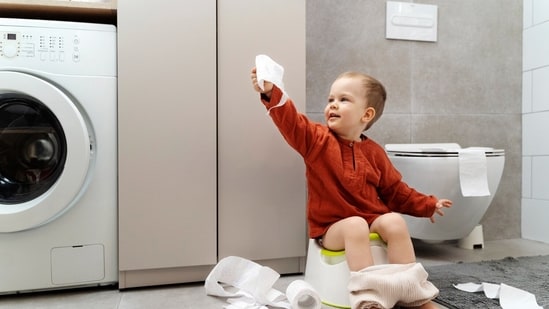 Constipation in children is not just a passing phase! (Image courtesy: Freepik)