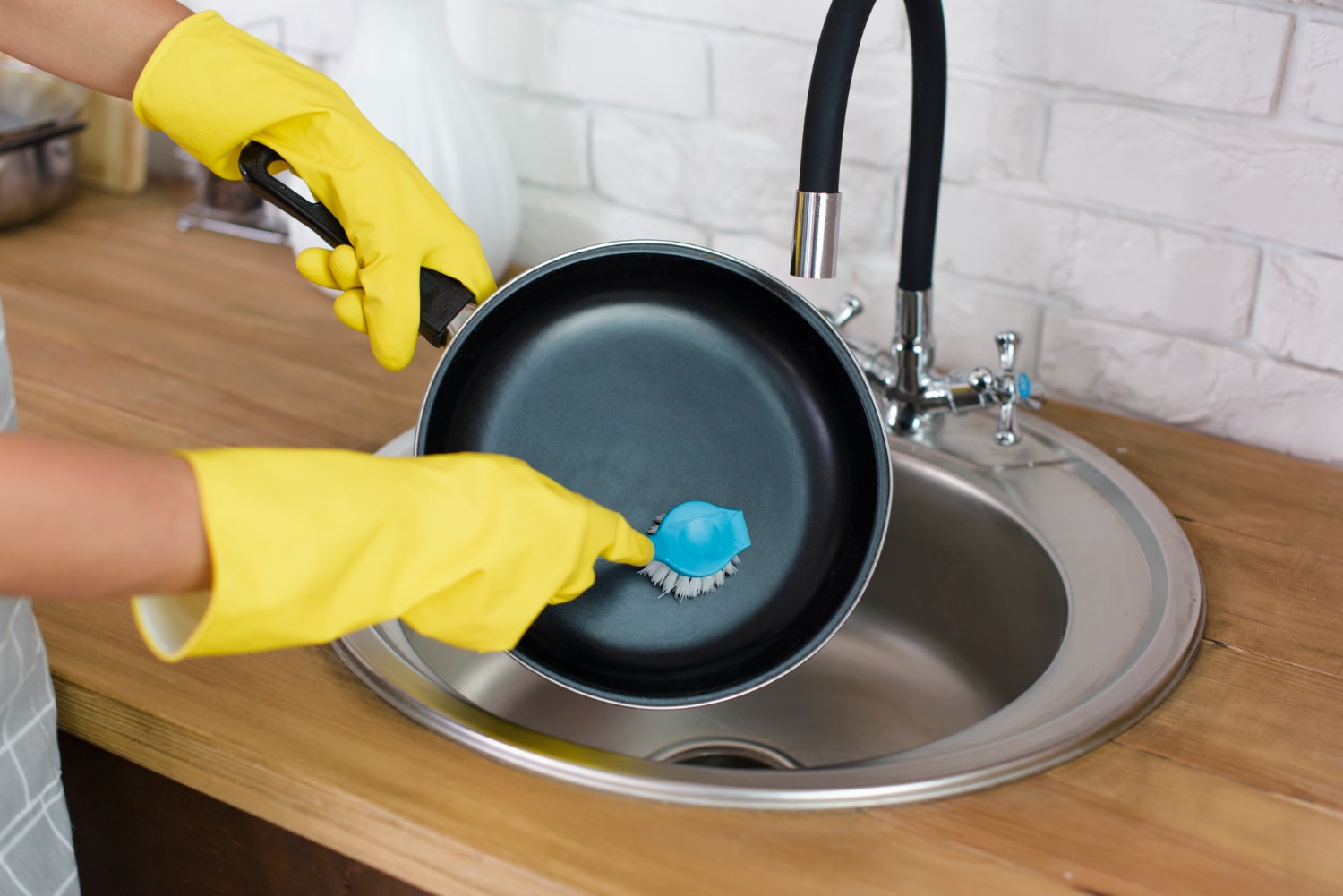 If cleaning takes a lot of time, consider changing the cookware. (Picture credit: Freepik) If cleaning takes a lot of time, consider changing the cookware. (Picture credit: Freepik)